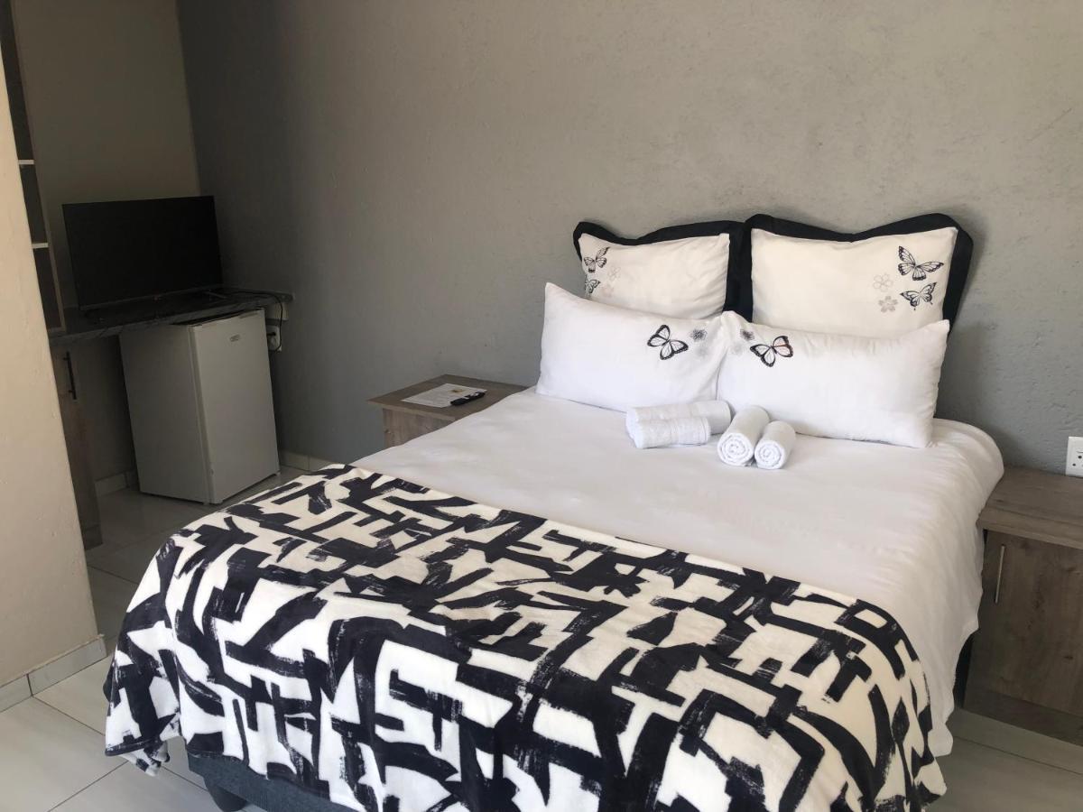 The Nest Overnight And Accommodation Usakos Bagian luar foto